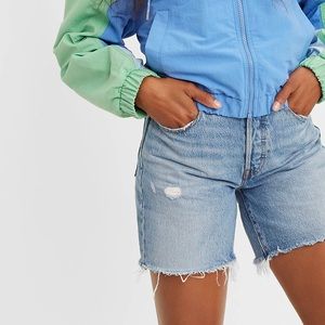 Levi’s 501 mid thigh women’s shorts